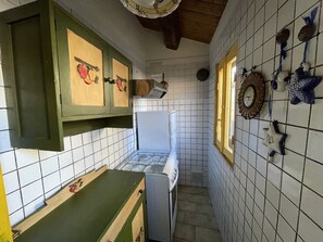 Cottage | Private kitchen | Electric kettle
