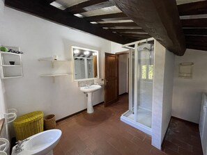 Bathroom - Villa in Amandola With Pool and Garden (Amandola)