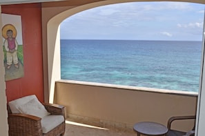 Deluxe Apartment | Balcony - Zuperb Apartamento Vista al Mar (Isla Mujeres)