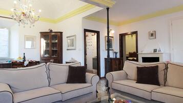 House | Living area | Fireplace, DVD player