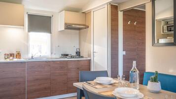 Casa mobile | Cucina privata | Frigorifero, microonde, macchina per tè/caffè