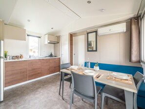 Mobile Home | Dining