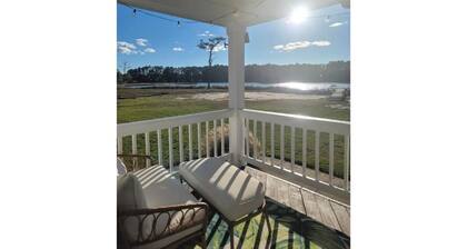 3 BR Bay Home w Private Dock & all the Amenities