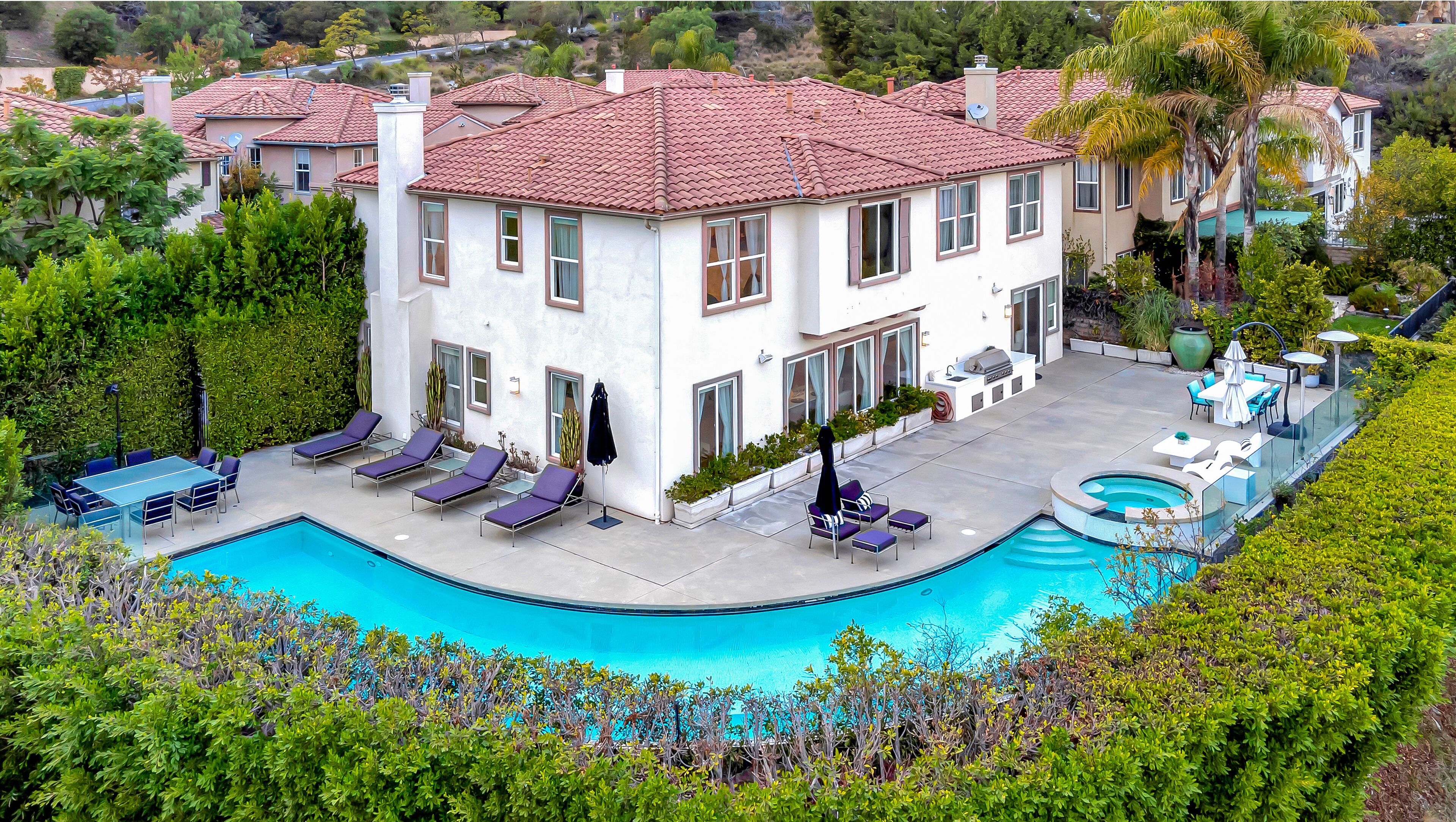 Gated 6BR Villa w/Pool - View of Hollywood Sign