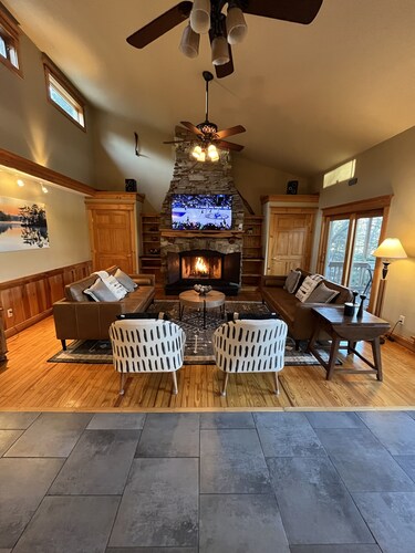 Beautiful  Private Lakefront Oasis