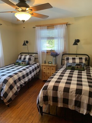 4 bedrooms, desk, travel cot, free WiFi