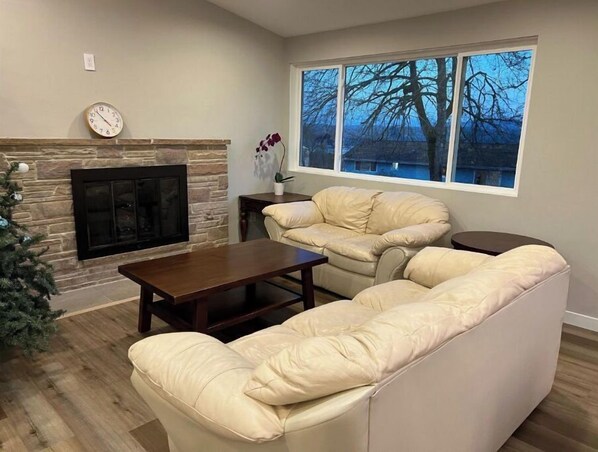 Living area - Bellevue brand new View house (Bellevue)