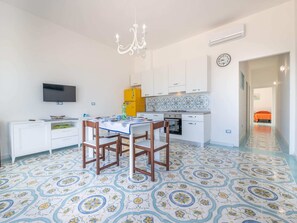 House | Dining