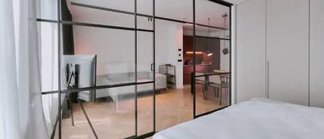 1 室のベッドルーム、WiFi