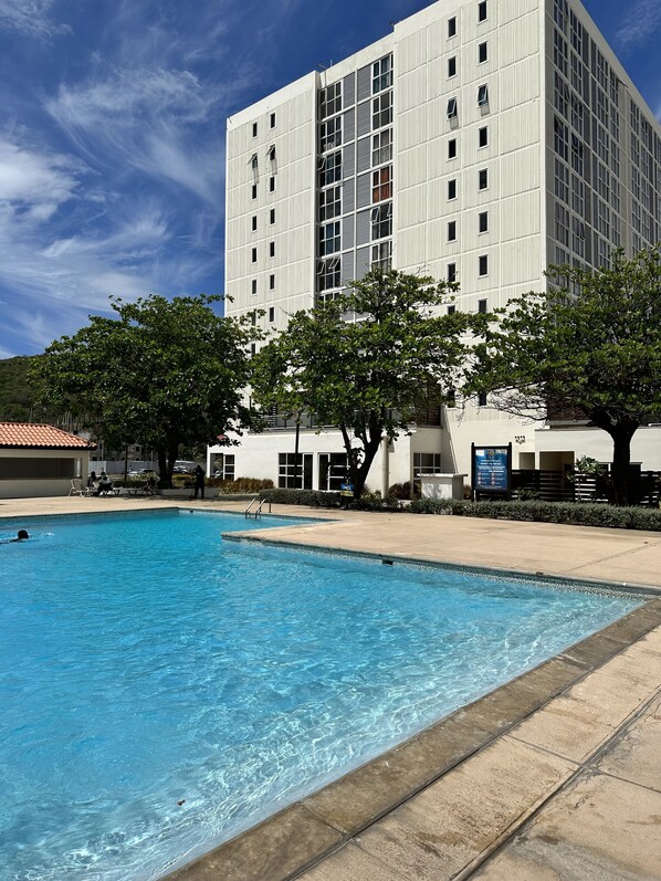 9 outdoor pools