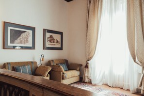 普通套房 | 客廳 | 27 吋平面電視連數碼電視頻道、電視