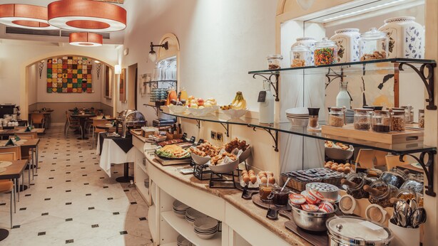A buffet area with various food items and utensils. - Il Guelfo Bianco (Florence)