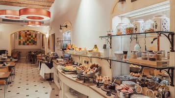 Free daily buffet breakfast