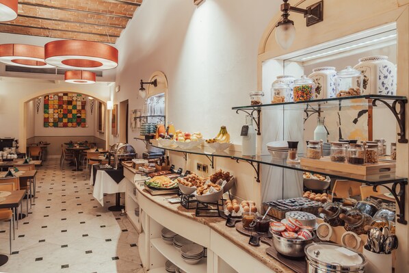 Free daily buffet breakfast - Il Guelfo Bianco (Florence)