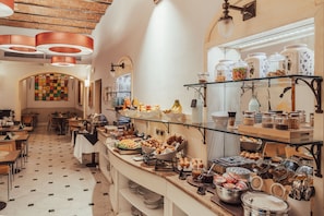 Free daily buffet breakfast