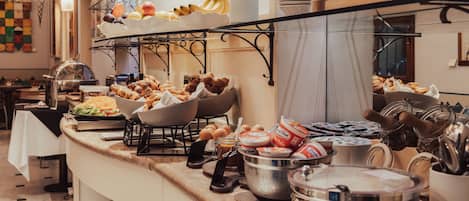 Colazione a buffet inclusa, servita tutte le mattine
