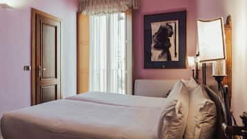 Executive Double or Twin Room | 1 bedroom, individually decorated, individually furnished, desk