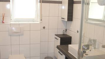 Shower, towels
