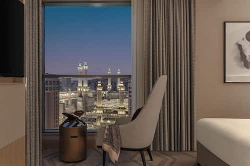 Deluxe-sviitti, 1 makuuhuone (Haram View, East Towers) | Ylelliset vuodevaatteet, untuvapeitot, memory foam -patjalliset sängyt