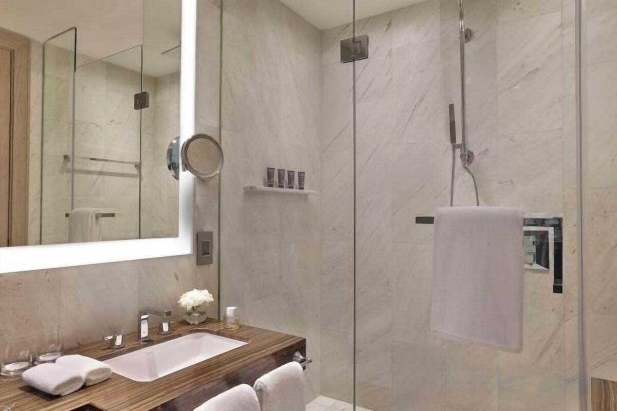 Bathtub, hair dryer, bathrobes, slippers