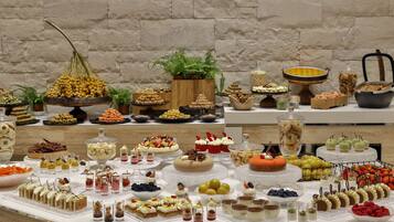 Daily buffet breakfast for a fee