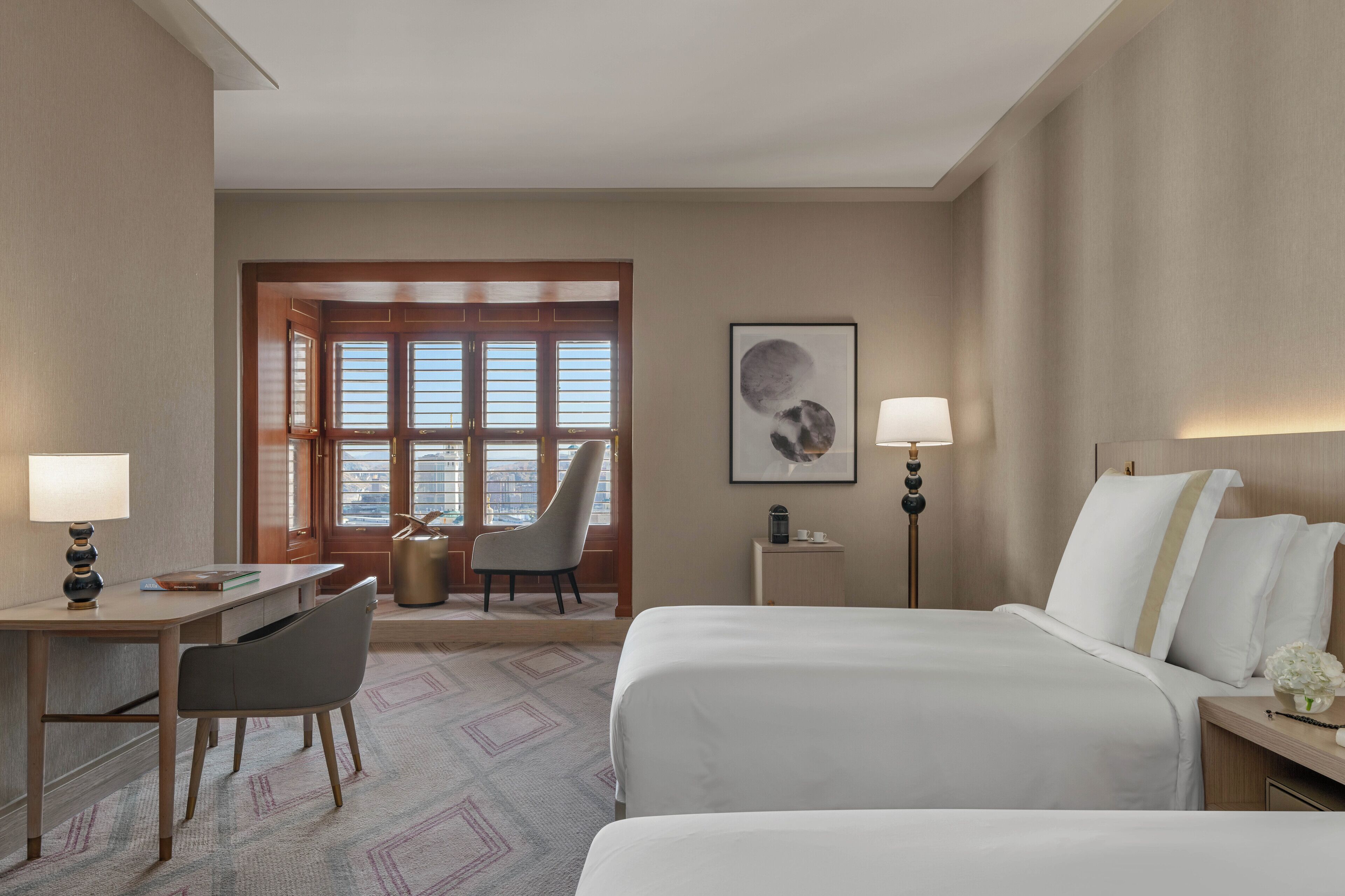 高档床上用品、羽绒被、记忆海绵床垫、迷你吧