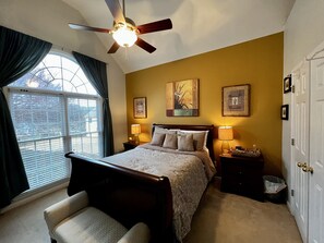 3 bedrooms, desk, free WiFi, bed sheets