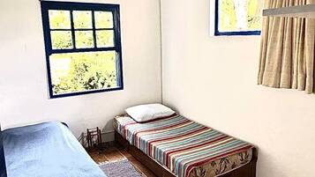 2 bedrooms, desk, WiFi