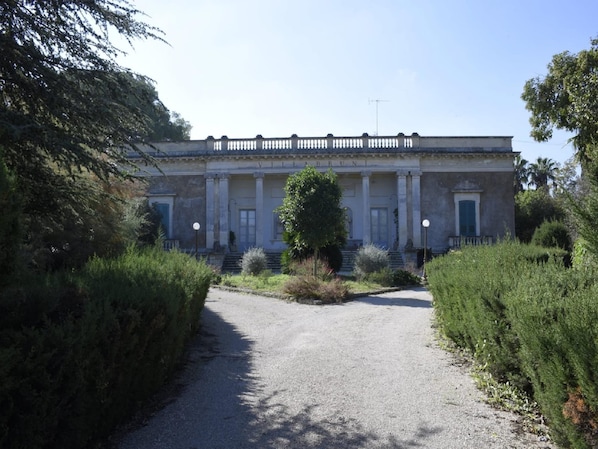 Villa | Exterior