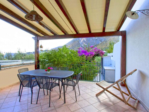 House | Dining - Belvilla by OYO Beautiful Holiday Home With Garden (San Vito Lo Capo)