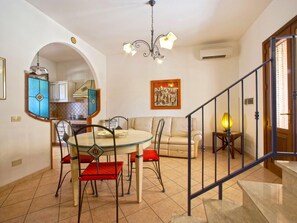 House | Dining - Belvilla by OYO Beautiful Holiday Home With Garden (San Vito Lo Capo)