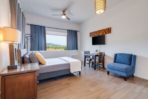 1 Schlafzimmer, Schreibtisch, Bügeleisen/Bügelbrett, Reisekinderbett