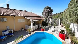 A house with a swimming pool, a covered patio, and a garden with various plants. - Villa, Castellammare del Golfo (Castellammare del Golfo)