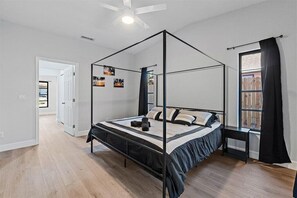 5 bedrooms, WiFi, bed sheets