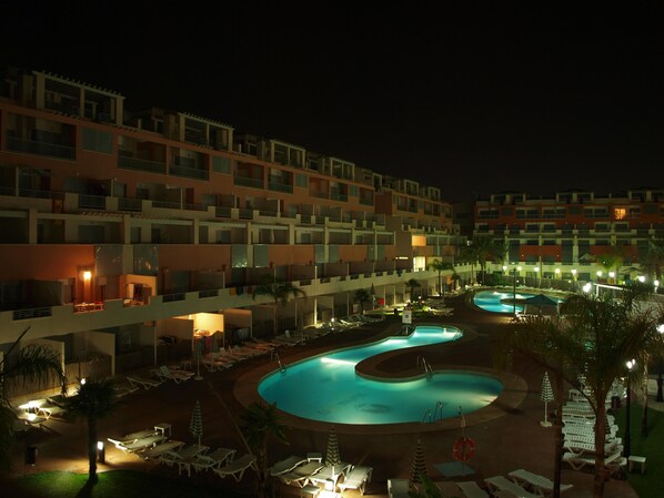 Pool | Outdoor pool - Marina Rey Apartments (Vera)