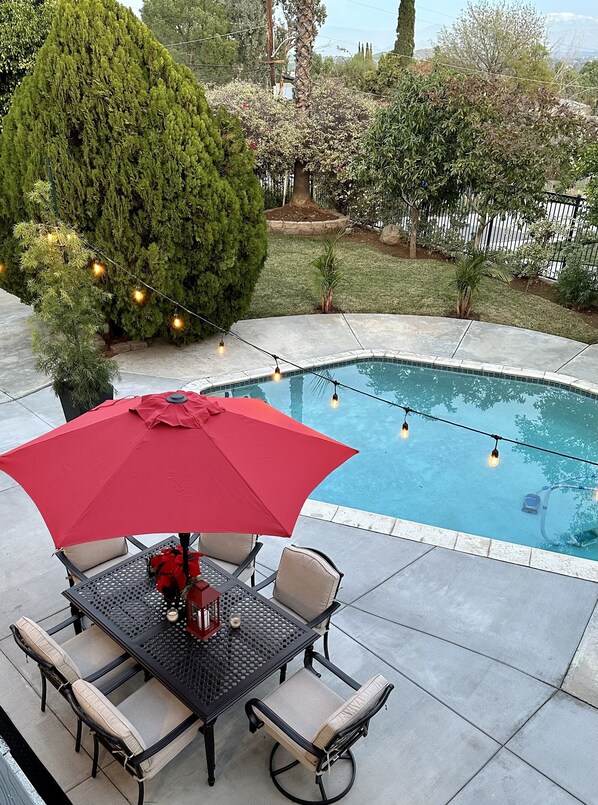 Outdoor pool - Gated Suite - King Bed, Cozy, Quiet, Kitchen, Pool (Riverside)