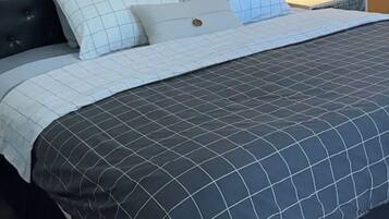 2 habitaciones, caja de seguridad en la habitación y escritorio