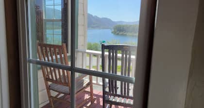 The Historic Requa Inn