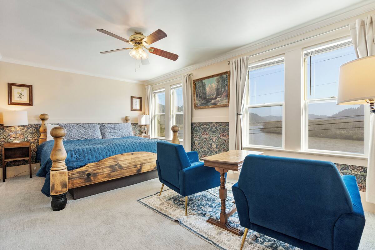 Carruthers Cove | Premium bedding, down comforters, WiFi (free)