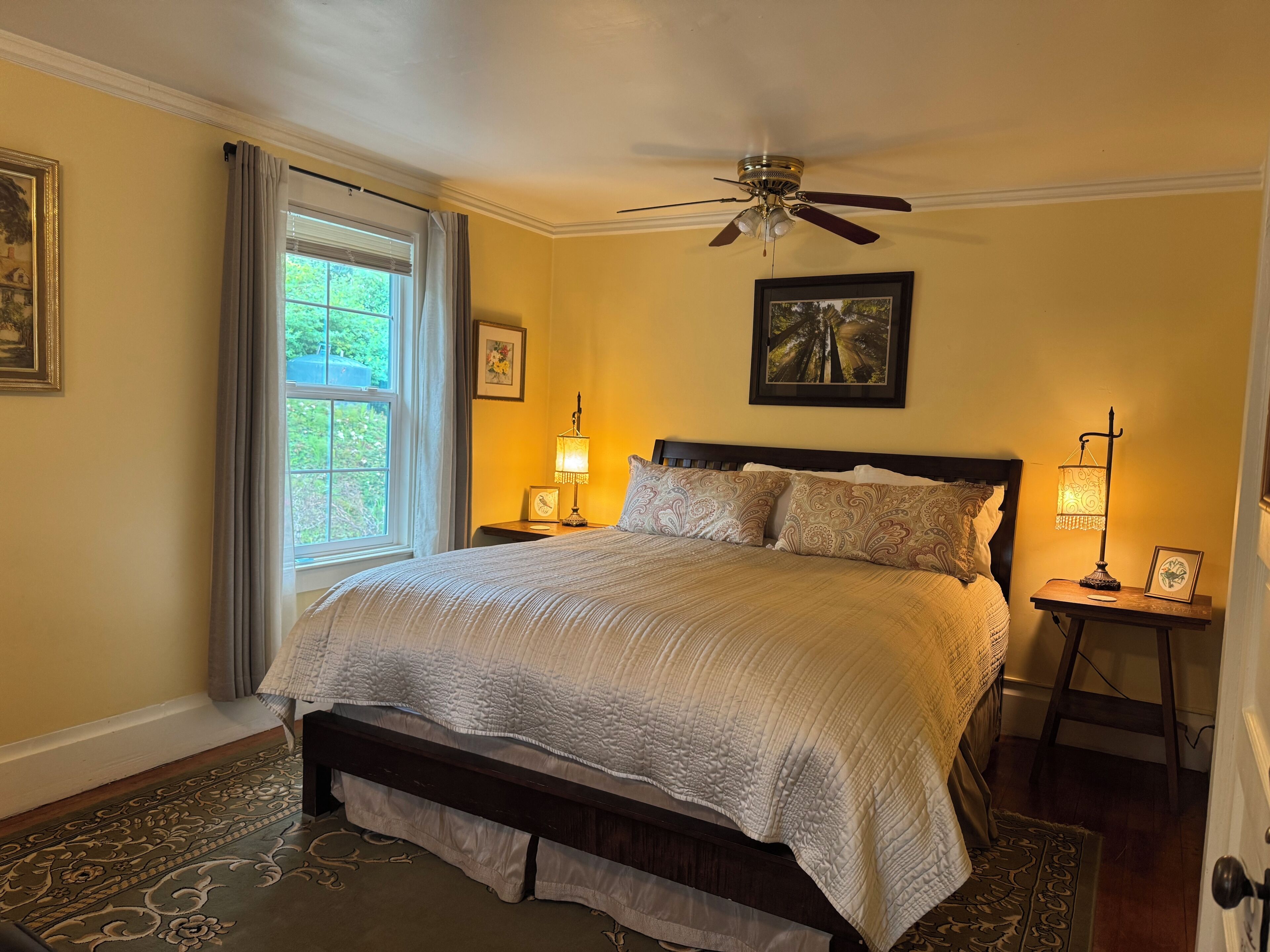 Dolason Prairie | Premium bedding, down comforters, WiFi (free)