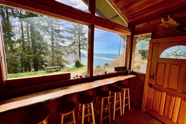 Family House, Ocean View | Living area
