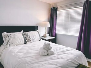 4 bedrooms, iron/ironing board, free WiFi, bed sheets - Modern, Private Home off Main Street 4Bed/3Bath (Las Vegas)