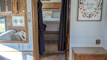 1 chambre, fer et planche Ă repasser, Wi-Fi gratuit, draps fournis