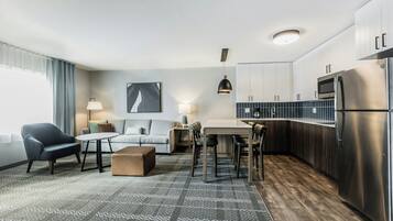 Daunenbettdecken, Pillowtop-Betten, Schreibtisch