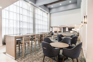 Lobby-Lounge