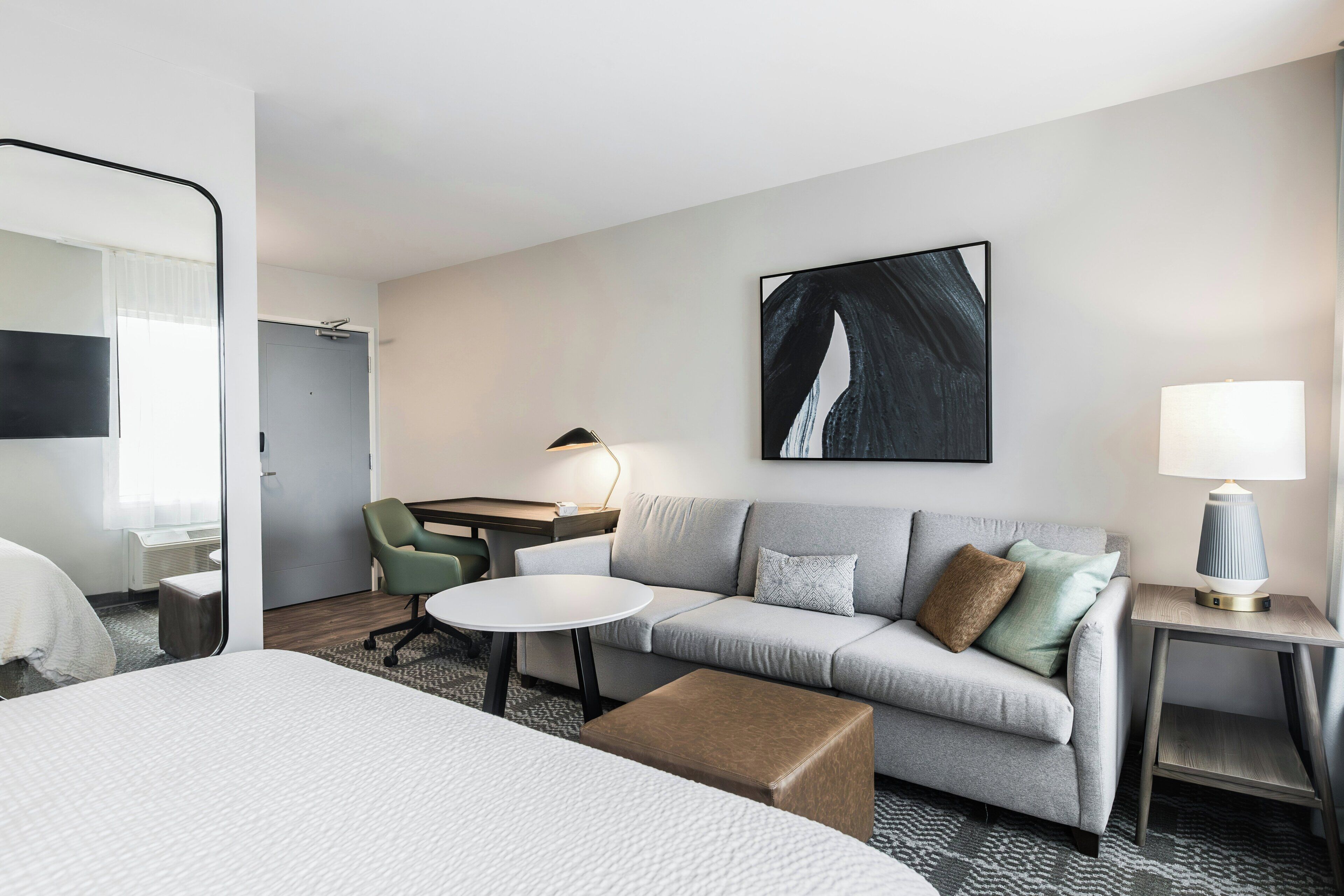 Studio Suite, 1 Queen Bed, Kitchen