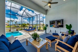 Utomhuspool och uppvärmd pool