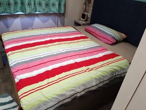 Chalet | 2 bedrooms, individually furnished, bed sheets - Cozy Chalet for Couples (Oostkapelle)