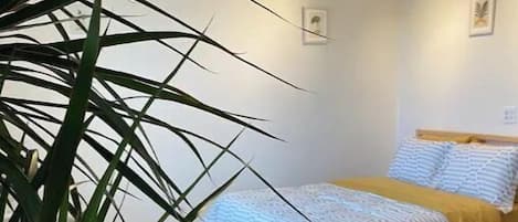 1 bedroom, desk, free WiFi, bed sheets