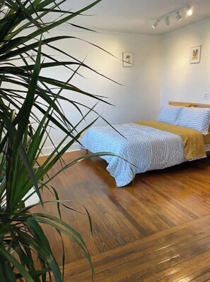 1 bedroom, desk, free WiFi, bed sheets